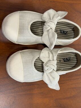 Zara Kids Cream Bow Mary Jane Shoes
